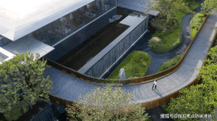 受“一览众山小”的壮阔